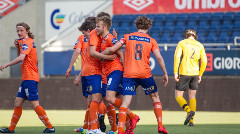 Feiringen etter 1-0-scoringen! Foto: Srdan Mudrinic